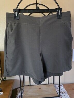 Soundstyle Women's Ribbed Trim Dark Olive Green High Waisted Lightweight Shorts